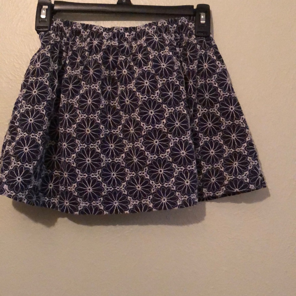 Cherokee floral navy blue and white skirt - Picture 2 of 3